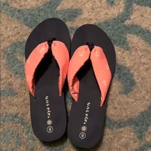Anchor flip flops
